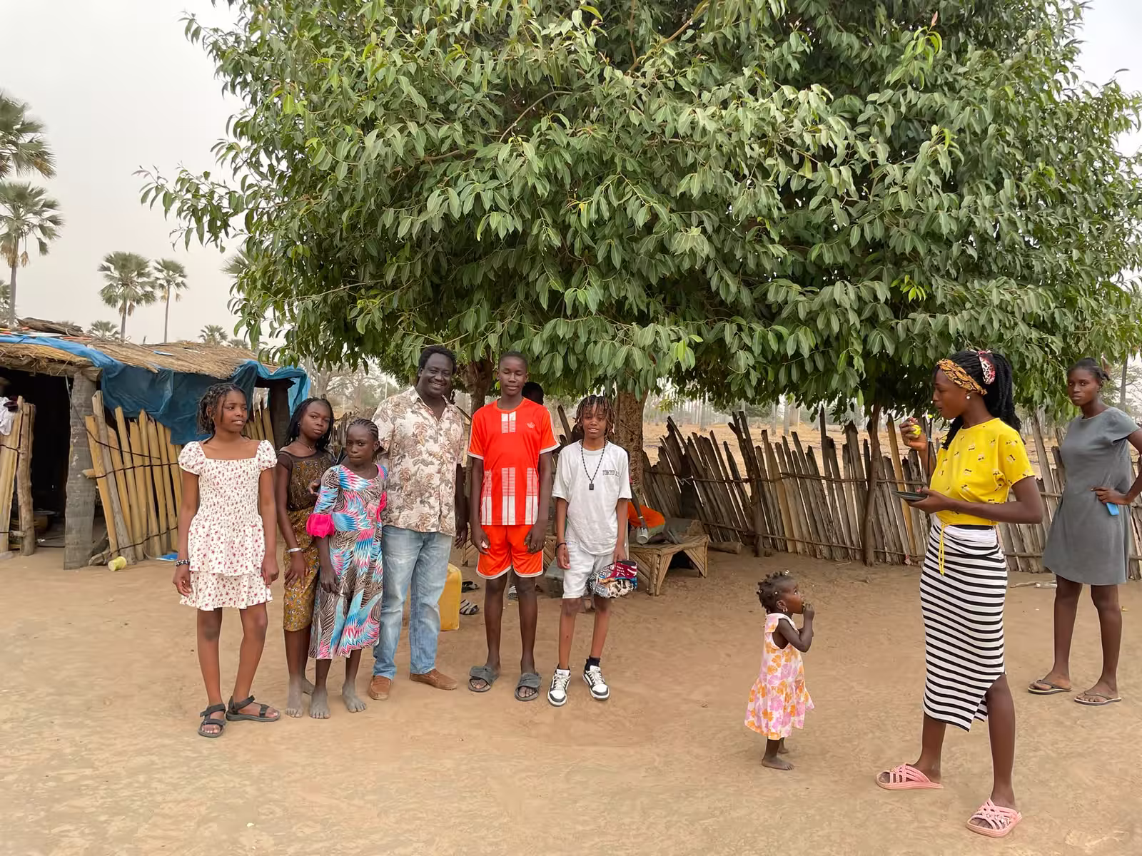 Rencontre avec les habitants d'un village sénégalais sous le grand arbre